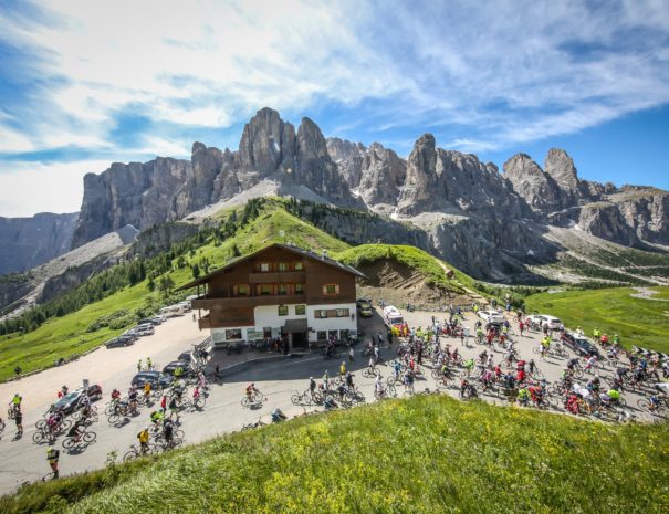 Cycling-dolomites-incredible-views