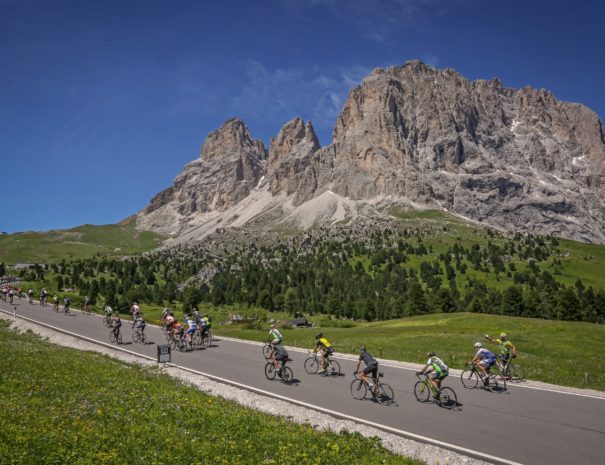 Riding-a-bike-in-the-Dolomites