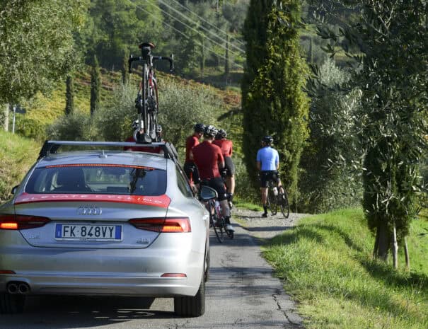 Cycling-along-the-spectacular-roads-in-Italy